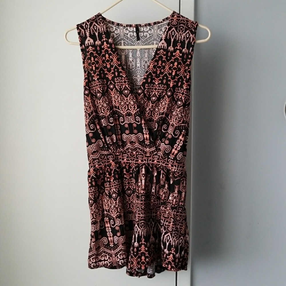 Romper w black and pink design